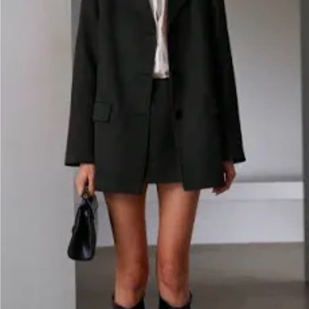 Black pleated tennis skirt